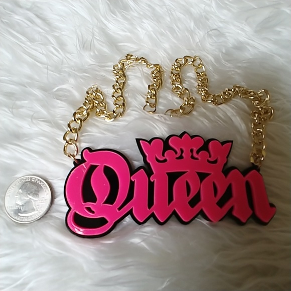 🆕👑 Large Queen Hot Pink Acrylic Gold Necklace - Picture 2 of 6